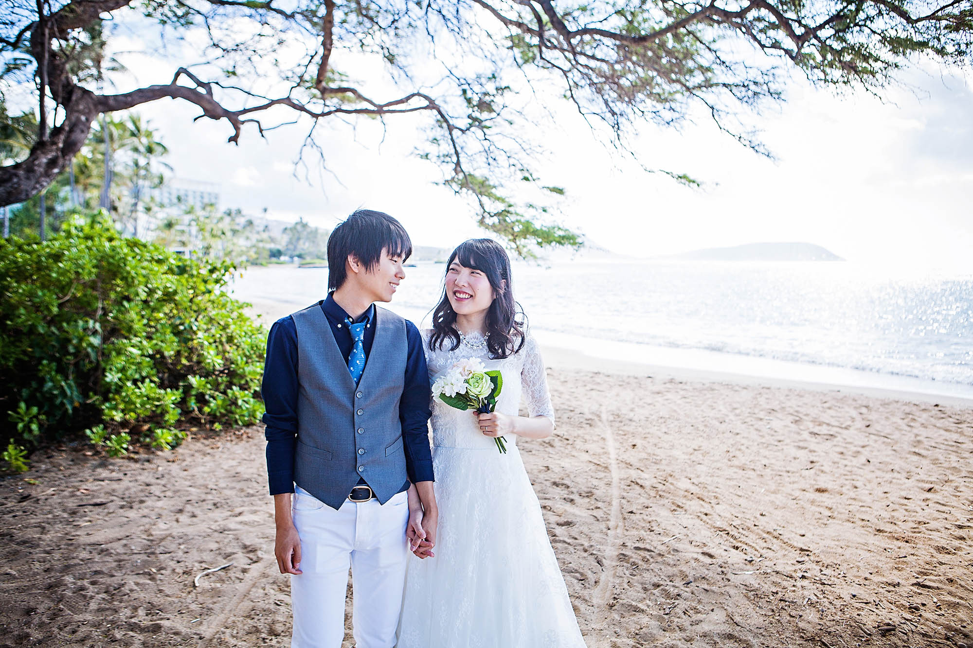Honeymoon Wedding Photos At Waialae Beach Hawaii Wedding
